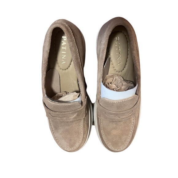 New In Box. Portland Leather Patina Zoe Chunky Loafer in Taupe suede.  Size 7 - Picture 7 of 8